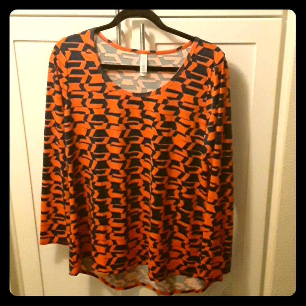 LuLaRoe Lynnae long sleeve blouse